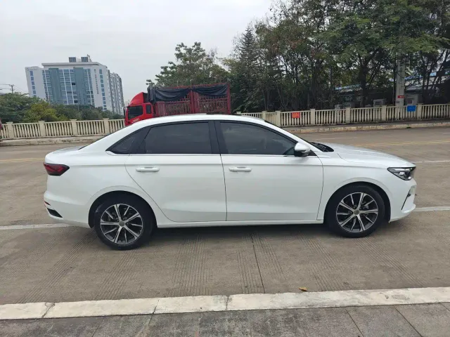Geely Emgrand — Фото автомобиля 13