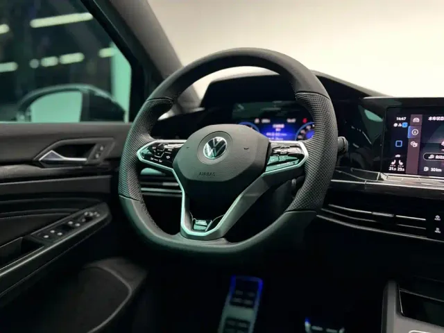 Volkswagen Golf — Фото автомобиля 17