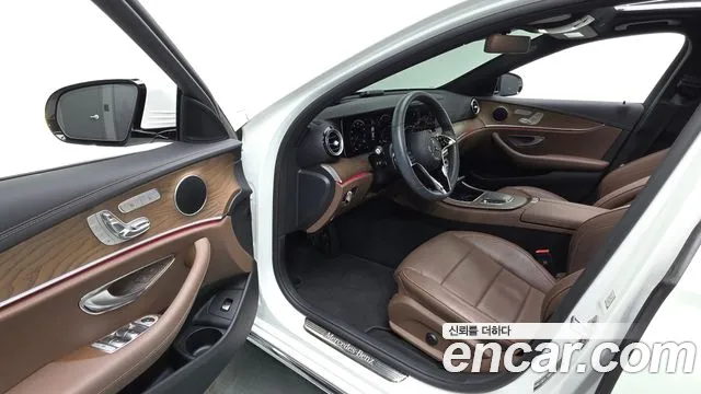Mercedes-Benz E-Class — Фото автомобиля 10
