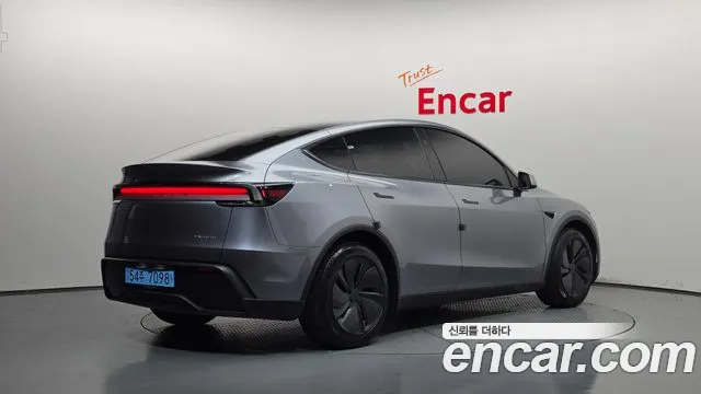 Tesla Model Y — Фото автомобиля 2