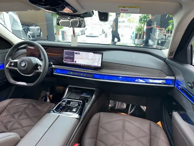BMW 7 Series — Фото автомобиля 6