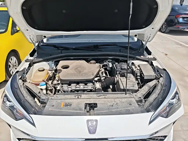 Roewe i5 — Фото автомобиля 19