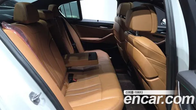 BMW 5 Series G30 — Фото автомобиля 12