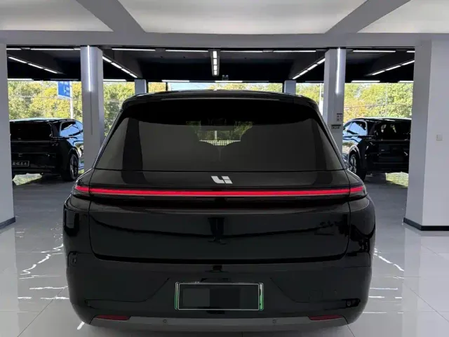 Li Auto L8 — Фото автомобиля 4