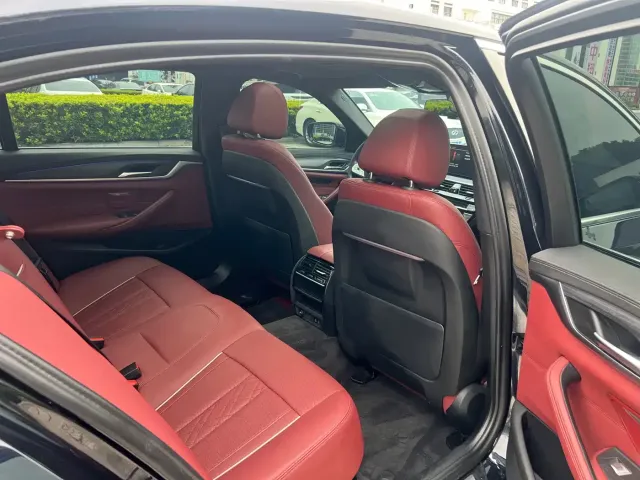 BMW 5 Series — Фото автомобиля 9