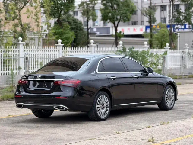 Mercedes-Benz E-Class — Фото автомобиля 14