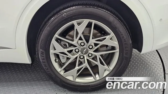 Genesis GV70 — Фото автомобиля 6