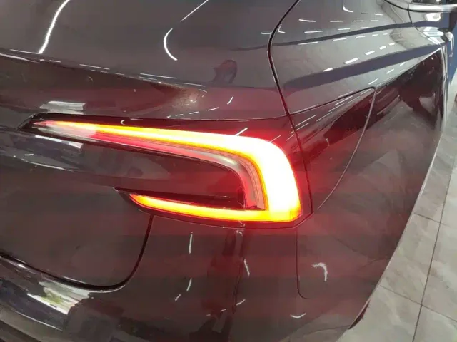 Tesla Model 3 — Фото автомобиля 7
