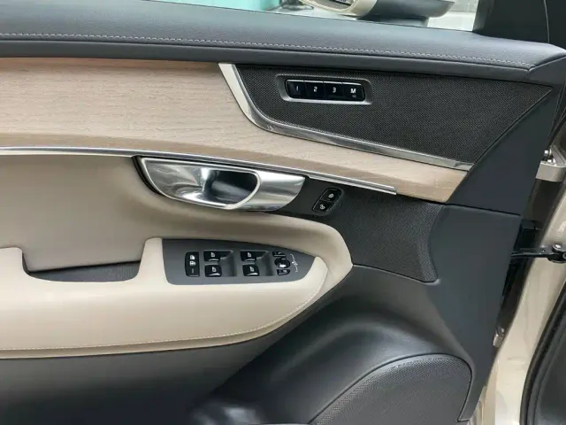 Volvo XC90 — Фото автомобиля 7