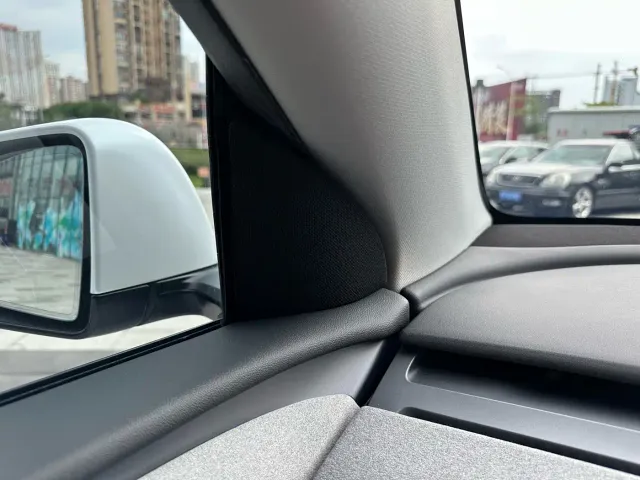 Tesla Model Y — Фото автомобиля 23