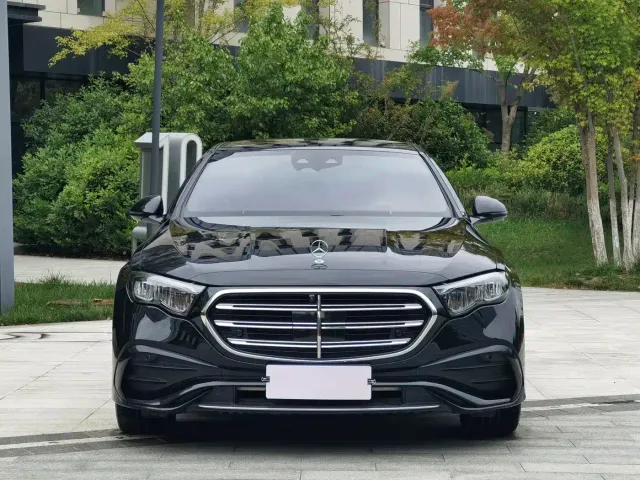 Mercedes-Benz E-Class — Фото автомобиля 2