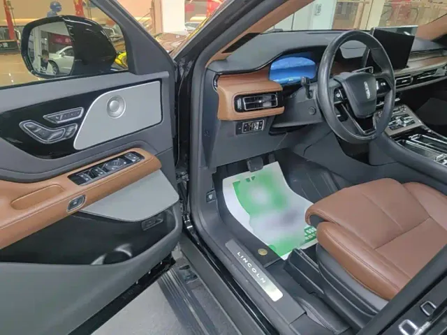 Lincoln Aviator — Фото автомобиля 15