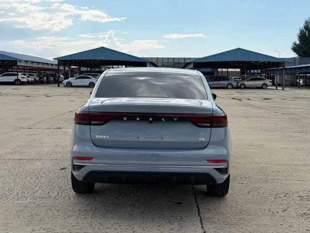 Geely Emgrand — Фото автомобиля 6