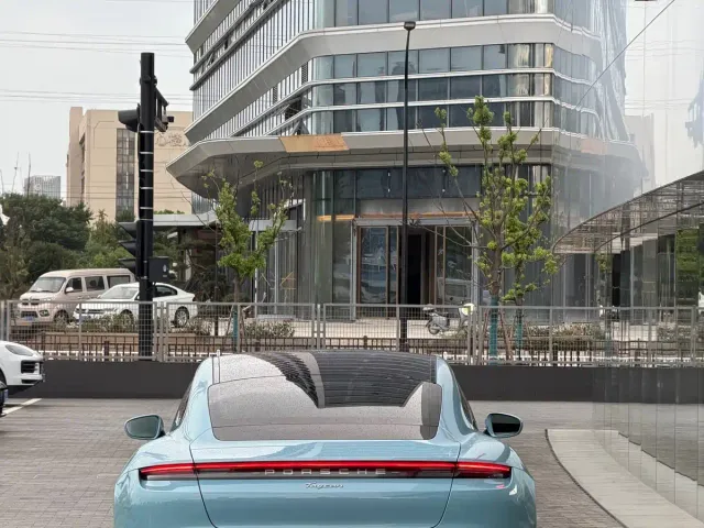Porsche Taycan 2022 Taycan — Фото автомобиля 5