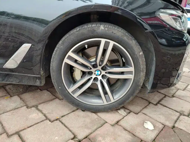 BMW 5 Series — Фото автомобиля 24