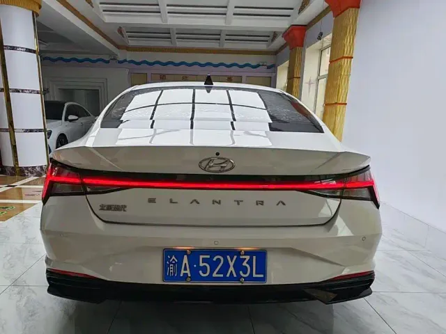 Hyundai Elantra — Фото автомобиля 12