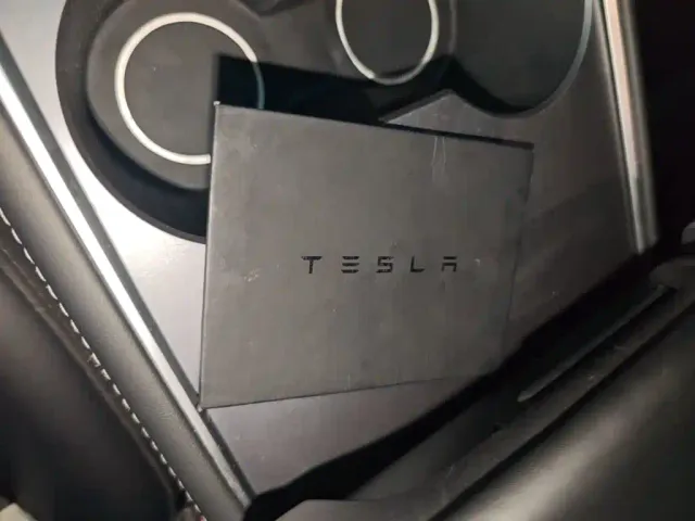 Tesla Model Y — Фото автомобиля 8