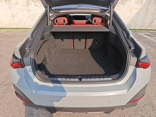 BMW i4 — Фото автомобиля 11