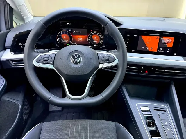 Volkswagen Golf — Фото автомобиля 9