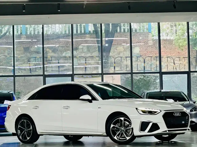 Audi A4L — Фото автомобиля 3