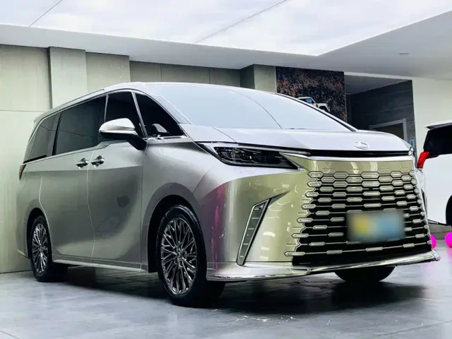 Lexus LM — Фото автомобиля 9
