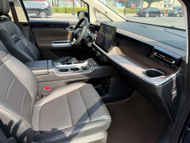 GAC Trumpchi E8 — Фото автомобиля 13