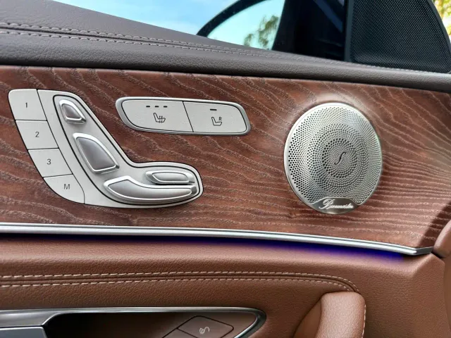 Mercedes-Benz E-Class — Фото автомобиля 23