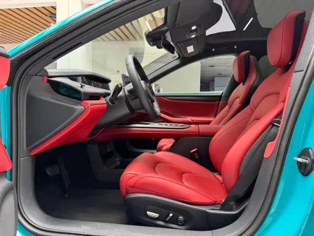 Xiaomi SU7 — Фото автомобиля 10
