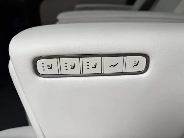 Li Auto MEGA — Фото автомобиля 11