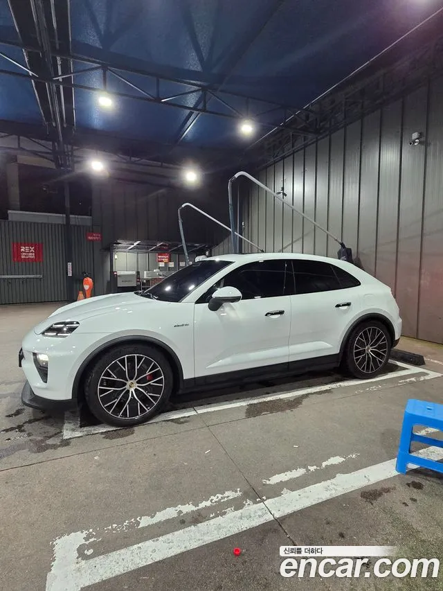 Porsche Macan — Фото автомобиля 10