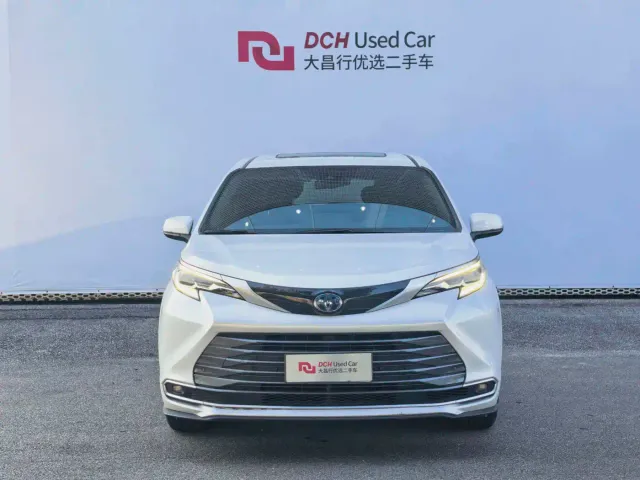 Toyota Sienna — Фото автомобиля 2