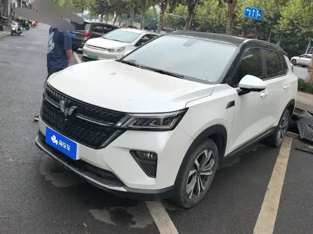 Фотография автомобиля — Wuling Asta
