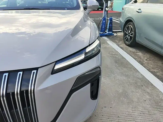 Roewe M7 DMH — Фото автомобиля 23