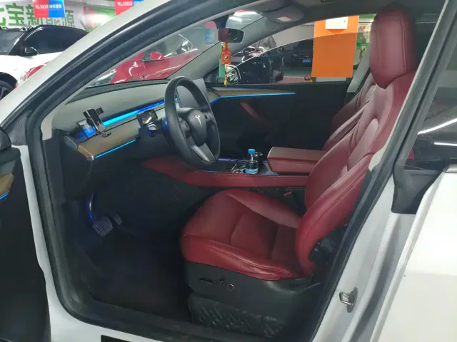 Tesla Model Y — Фото автомобиля 4