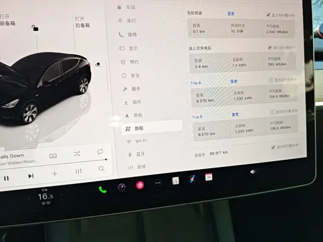 Tesla Model Y — Фото автомобиля 11