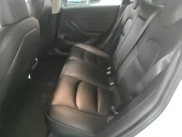 Tesla Model 3 — Фото автомобиля 16
