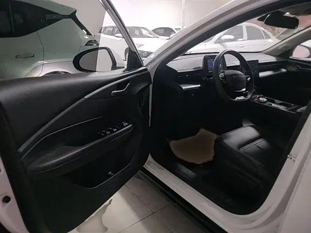 Wuling E5 — Фото автомобиля 14