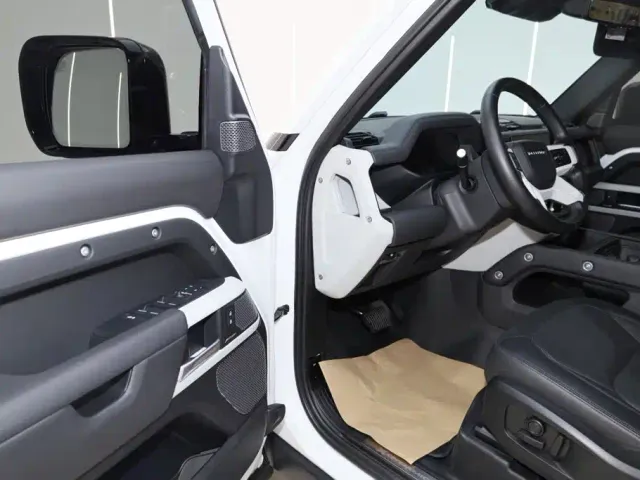 Land Rover Defender — Фото автомобиля 18