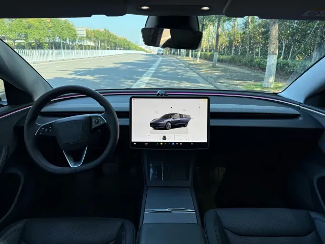 Tesla Model 3 — Фото автомобиля 6