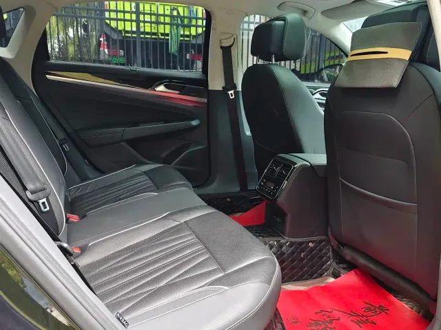 Volkswagen Passat — Фото автомобиля 14