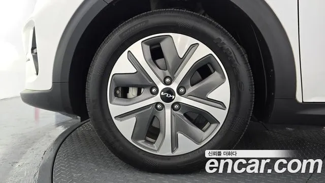 Kia Niro — Фото автомобиля 5