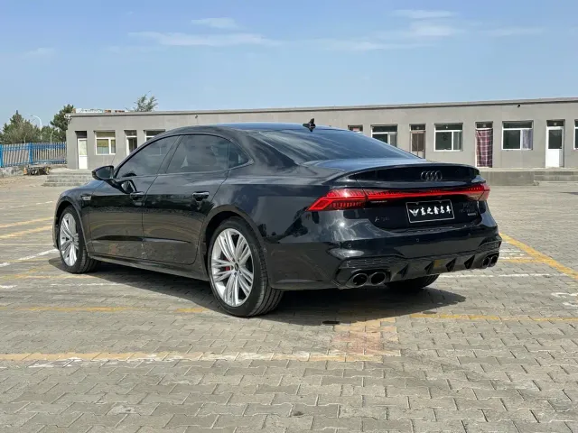 Audi A7L — Фото автомобиля 6
