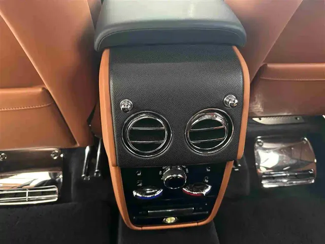 Rolls-Royce Cullinan — Фото автомобиля 20