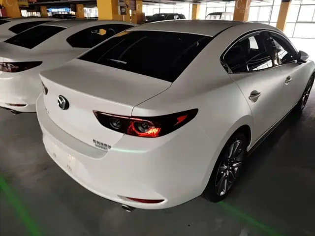 Mazda Axela — Фото автомобиля 6