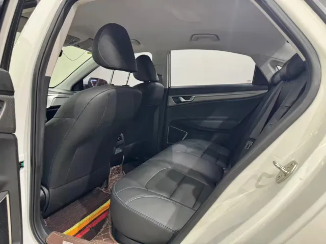 Geely Emgrand — Фото автомобиля 11