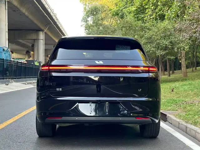 Li Auto L7 — Фото автомобиля 4