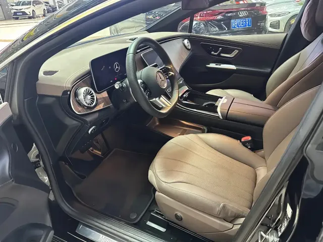 Mercedes-Benz Mercedes-Benz EQE 2025 500 4MATIC Pioneer — Фото автомобиля 4