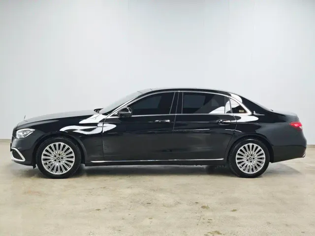Mercedes-Benz E-Class — Фото автомобиля 3