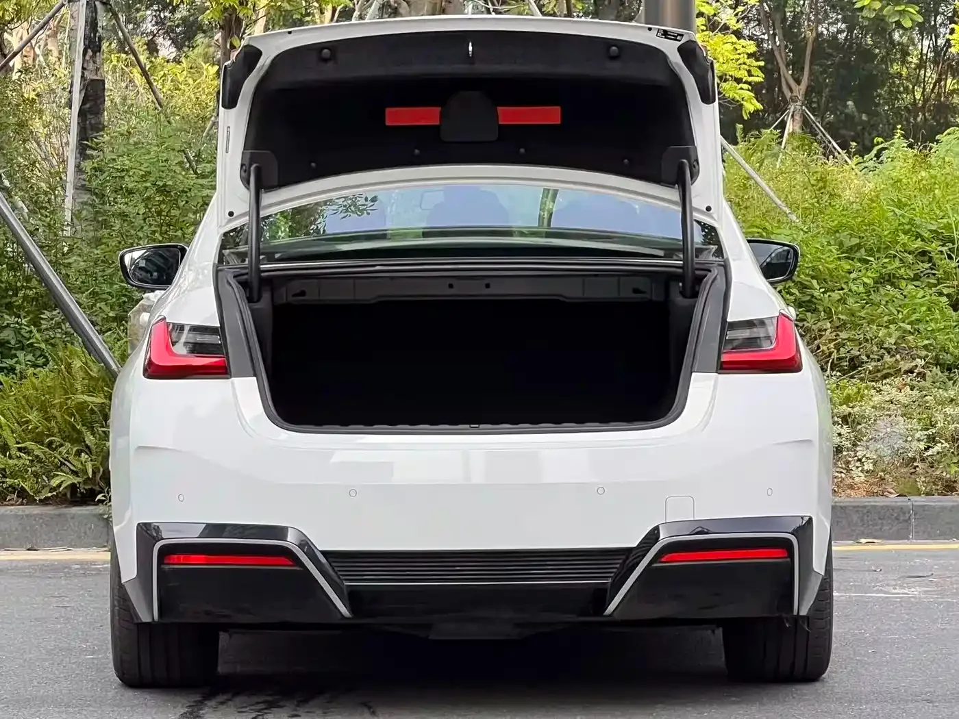 BMW BMW i3 2022 eDrive 35 L — Фото автомобиля 6