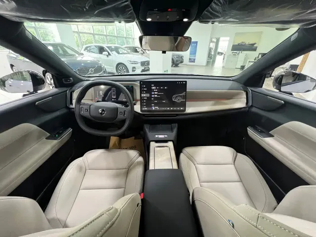 Volvo XC70 Plug-in Hybrid — Фото автомобиля 8